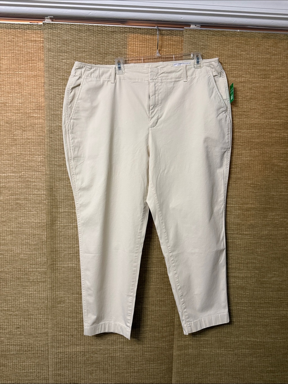 GAP Women's Cropped Straight-Leg Pants in Cream